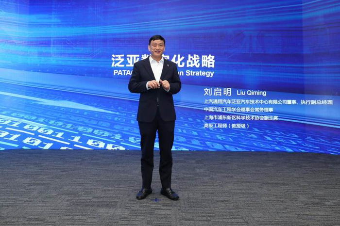 泛亞金橋園區(qū)于今年4月正式投入使用，聚焦于未來前瞻設(shè)計、造型及工程研發(fā)能力的提升，擁有前瞻及造型設(shè)計開發(fā)、軟件中心、前期架構(gòu)開發(fā)、縮比模型風(fēng)洞、電子電器開發(fā)等眾多關(guān)鍵研發(fā)設(shè)備。目前研發(fā)體系已形成1個泛亞，2個園區(qū)（金橋園區(qū)-工程協(xié)同、造型設(shè)計及軟件開發(fā)園區(qū)；唐鎮(zhèn)園區(qū)-整車及子系統(tǒng)、零部件開發(fā)驗證園區(qū)），3個分中心（沈陽、煙臺、武漢），4個試驗基地（廣德試車場、黑河寒區(qū)試驗基地、吐魯番熱區(qū)試驗基地和格爾木高原試驗基地）的布局。