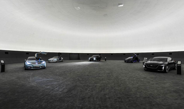 泛亞金橋園區(qū)于今年4月正式投入使用，聚焦于未來前瞻設(shè)計、造型及工程研發(fā)能力的提升，擁有前瞻及造型設(shè)計開發(fā)、軟件中心、前期架構(gòu)開發(fā)、縮比模型風(fēng)洞、電子電器開發(fā)等眾多關(guān)鍵研發(fā)設(shè)備。目前研發(fā)體系已形成1個泛亞，2個園區(qū)（金橋園區(qū)-工程協(xié)同、造型設(shè)計及軟件開發(fā)園區(qū)；唐鎮(zhèn)園區(qū)-整車及子系統(tǒng)、零部件開發(fā)驗證園區(qū)），3個分中心（沈陽、煙臺、武漢），4個試驗基地（廣德試車場、黑河寒區(qū)試驗基地、吐魯番熱區(qū)試驗基地和格爾木高原試驗基地）的布局。