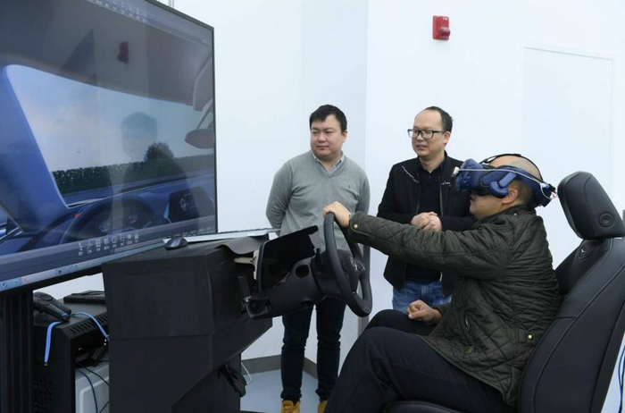 泛亞金橋園區(qū)于今年4月正式投入使用，聚焦于未來前瞻設(shè)計、造型及工程研發(fā)能力的提升，擁有前瞻及造型設(shè)計開發(fā)、軟件中心、前期架構(gòu)開發(fā)、縮比模型風(fēng)洞、電子電器開發(fā)等眾多關(guān)鍵研發(fā)設(shè)備。目前研發(fā)體系已形成1個泛亞，2個園區(qū)（金橋園區(qū)-工程協(xié)同、造型設(shè)計及軟件開發(fā)園區(qū)；唐鎮(zhèn)園區(qū)-整車及子系統(tǒng)、零部件開發(fā)驗證園區(qū)），3個分中心（沈陽、煙臺、武漢），4個試驗基地（廣德試車場、黑河寒區(qū)試驗基地、吐魯番熱區(qū)試驗基地和格爾木高原試驗基地）的布局。