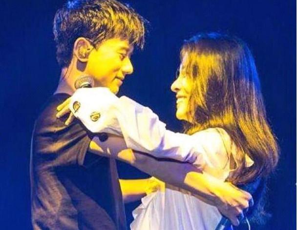 新瓜 網(wǎng)傳謝娜封殺張碧晨 看娛樂圈公關(guān)女神如何解決這次造謠