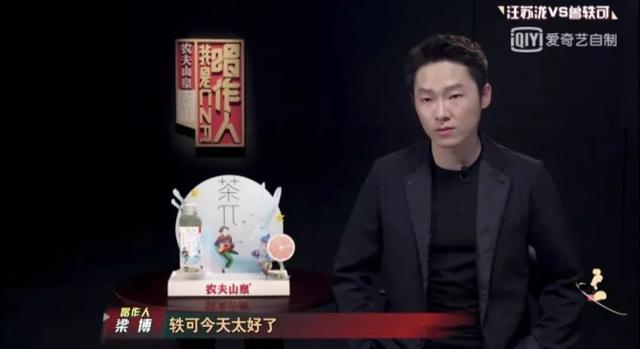 被罵十年才翻紅，因?yàn)閼粰C(jī)場(chǎng)工作人員又被群嘲？曾軼可在想什么？